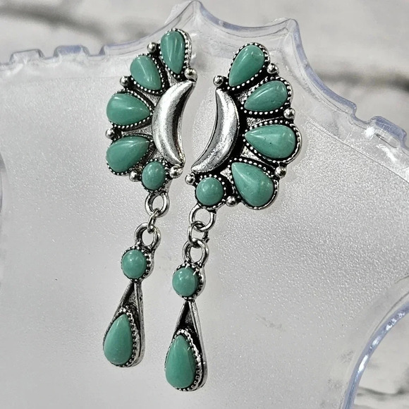 Boho Flare Women’s Small Delicate Earring Set14 - Picture 4 of 6